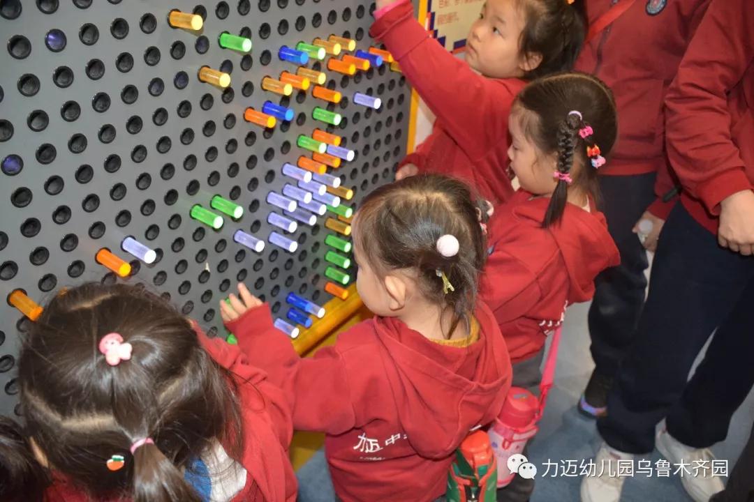 力邁幼兒園‖“走進科技館 開啟科學夢”參觀科技館活動(圖28)