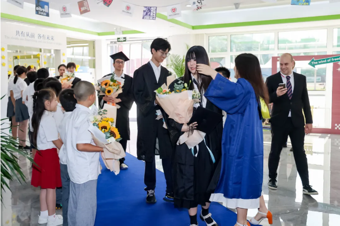 Graduation Ceremony力邁高中畢業(yè)典禮 | 從力邁走向世界，向成就未來(lái)者致敬！(圖3)